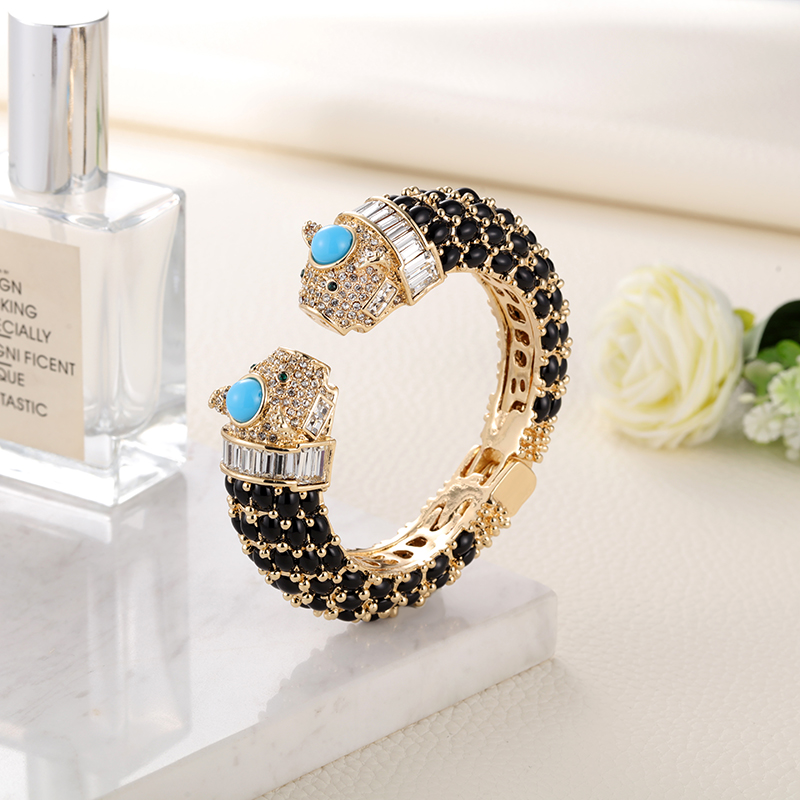Sally's Paradise Animal Bracel - огляд і ціна Paradise Jewelry & Watches Llc Miami Photos